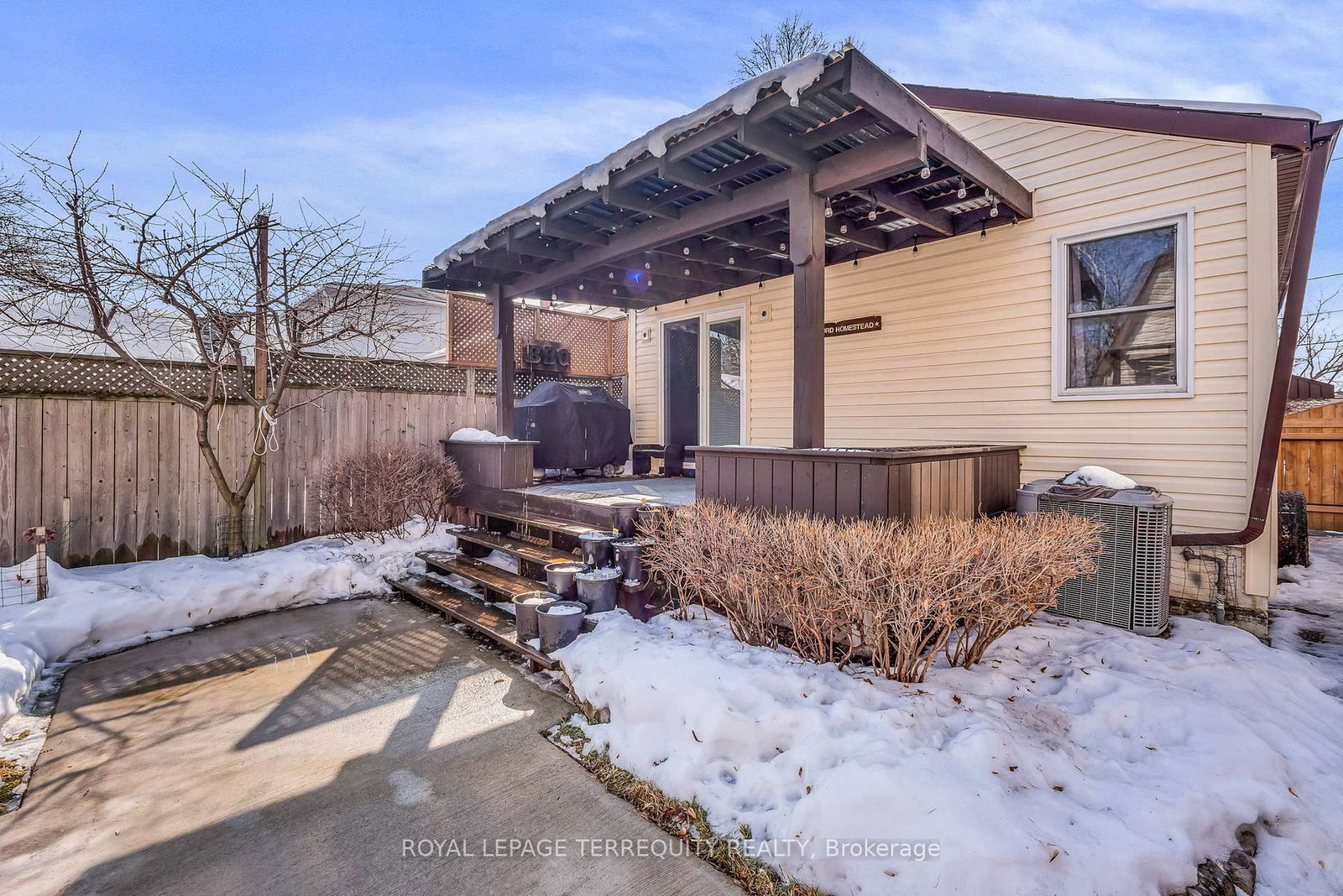 Detached House for sale at 5 Acorn Avenue, Toronto, Ontario, M9B 3P7 - Islington-City Centre West - MLS: W12800808