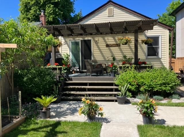 Detached House for sale at 5 Acorn Avenue, Toronto, Ontario, M9B 3P7 - Islington-City Centre West - MLS: W12800808