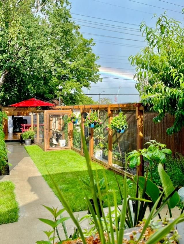 Detached House for sale at 5 Acorn Avenue, Toronto, Ontario, M9B 3P7 - Islington-City Centre West - MLS: W12800808