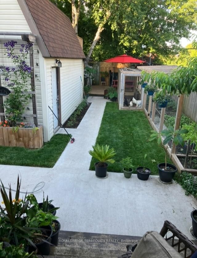 Detached House for sale at 5 Acorn Avenue, Toronto, Ontario, M9B 3P7 - Islington-City Centre West - MLS: W12800808