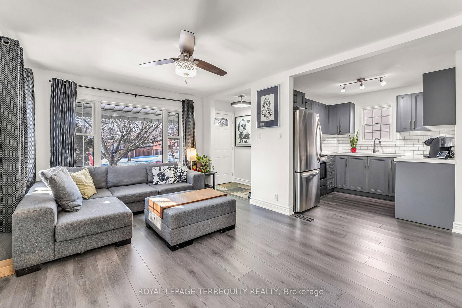 Detached House for sale at 5 Acorn Avenue, Toronto, Ontario, M9B 3P7 - Islington-City Centre West - MLS: W12800808