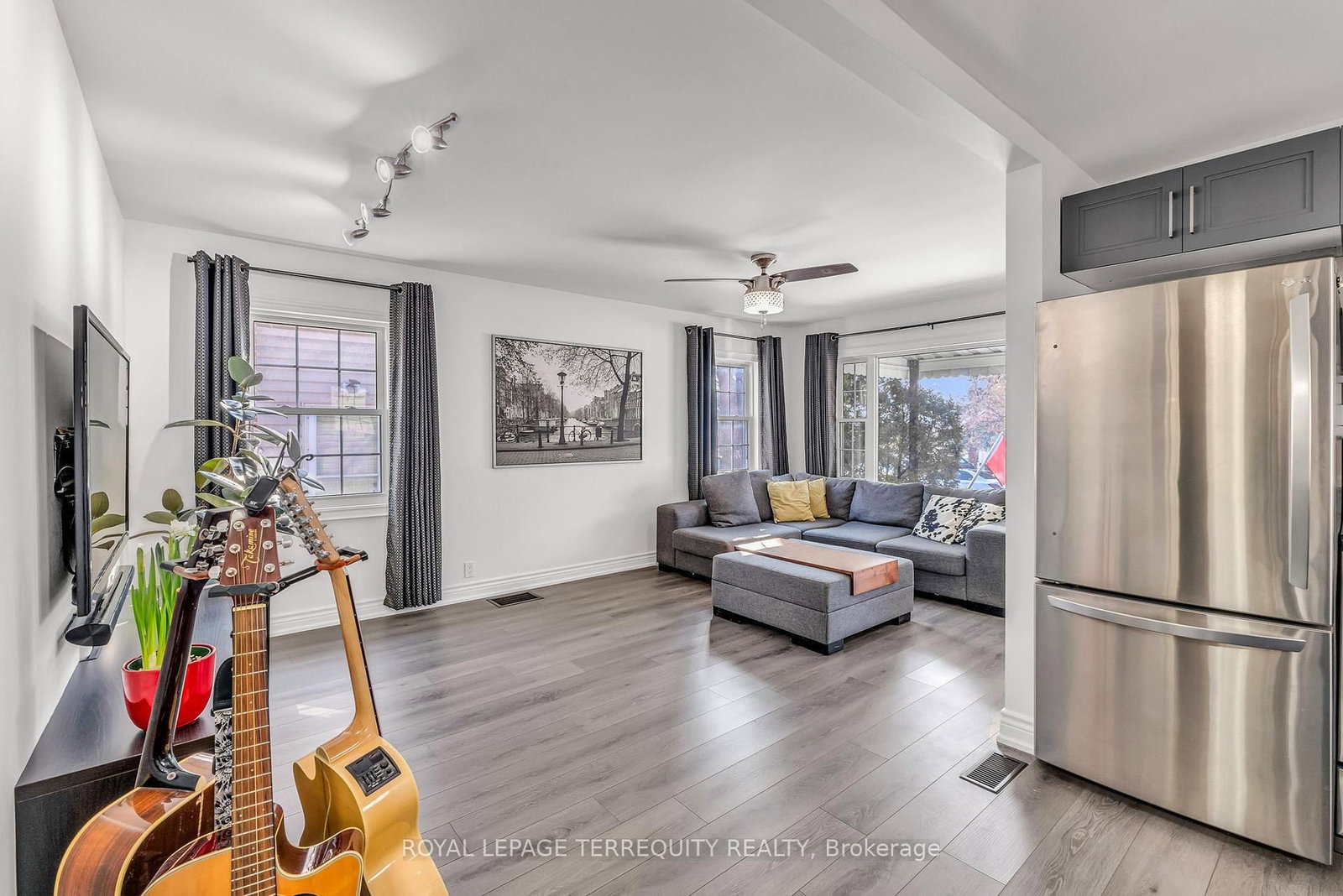 Detached House for sale at 5 Acorn Avenue, Toronto, Ontario, M9B 3P7 - Islington-City Centre West - MLS: W12800808