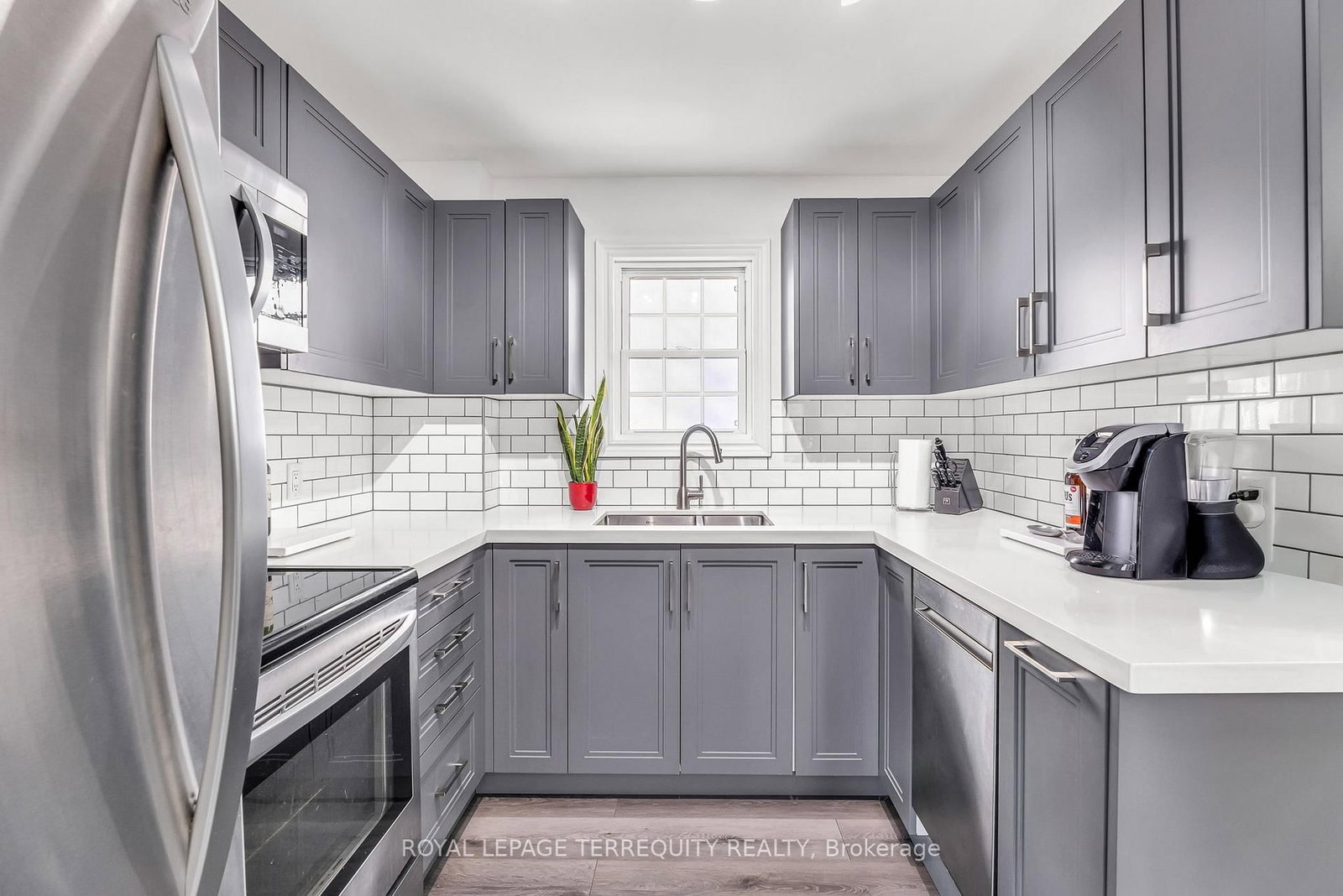 Detached House for sale at 5 Acorn Avenue, Toronto, Ontario, M9B 3P7 - Islington-City Centre West - MLS: W12800808