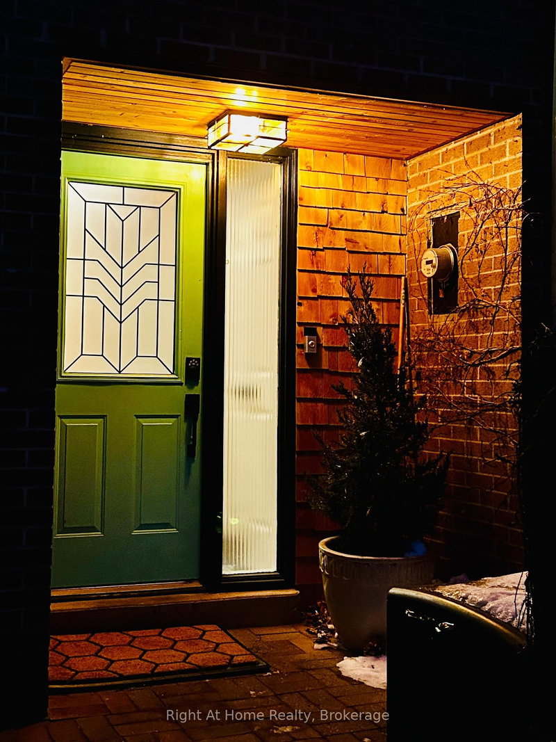 109 Brant St, Oakville, L6K 2Z7 | Image 2