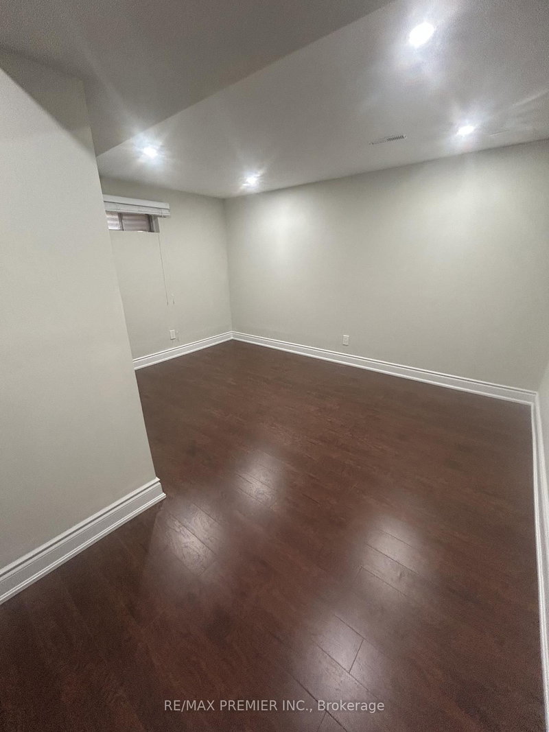 Lower - 4057 Taffey Cres, Mississauga, L5L 2A6 | Image 3