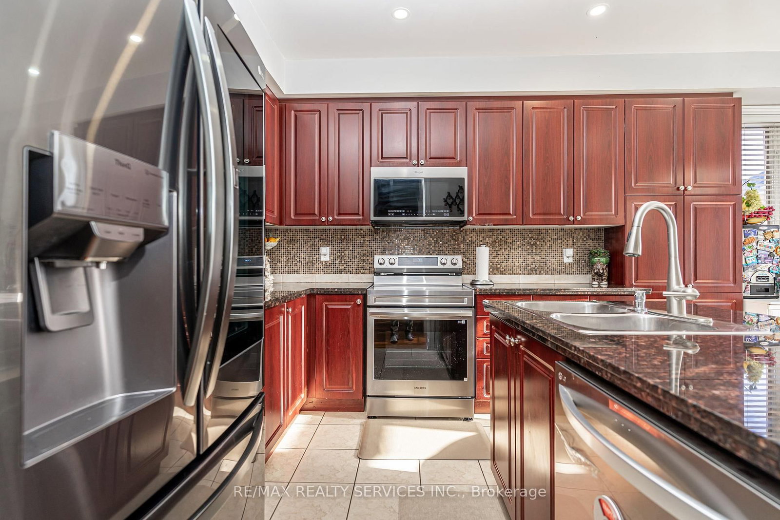 Detached House for sale at 88 Sled Dog Road, Brampton, Ontario, L6R 0J4 - Sandringham-Wellington - MLS: W12801252