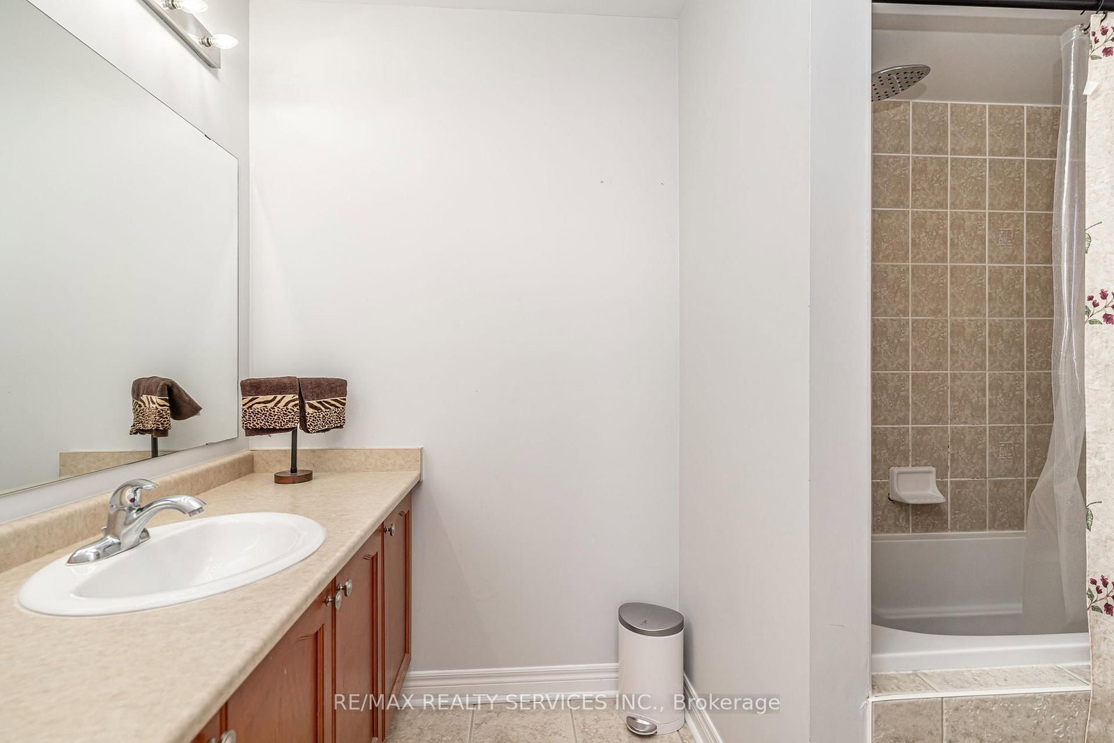 Detached House for sale at 88 Sled Dog Road, Brampton, Ontario, L6R 0J4 - Sandringham-Wellington - MLS: W12801252