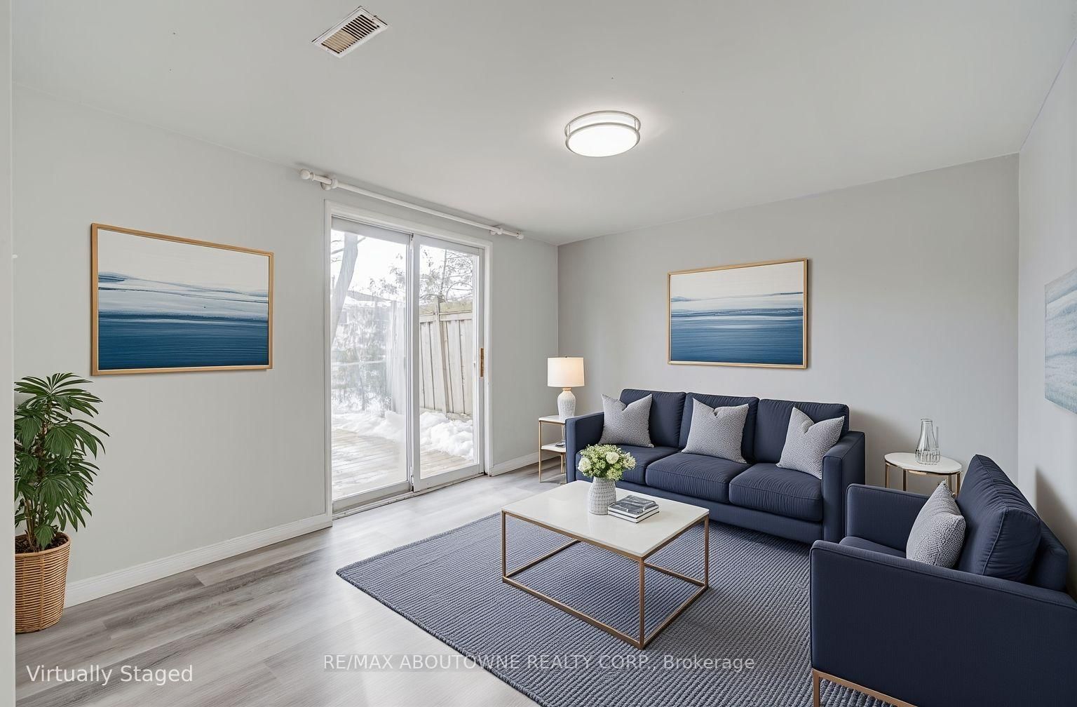 Townhouse sold at 100 Oakdale Drive, Oakville, Ontario, L6H 1J3 - College Park - MLS: W12801364