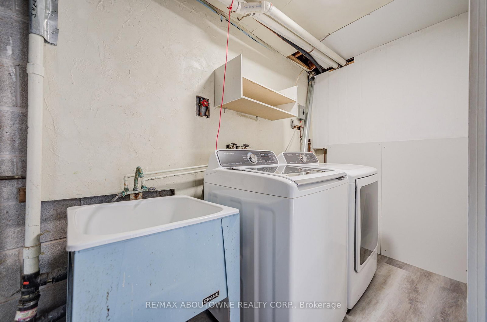 Townhouse sold at 100 Oakdale Drive, Oakville, Ontario, L6H 1J3 - College Park - MLS: W12801364