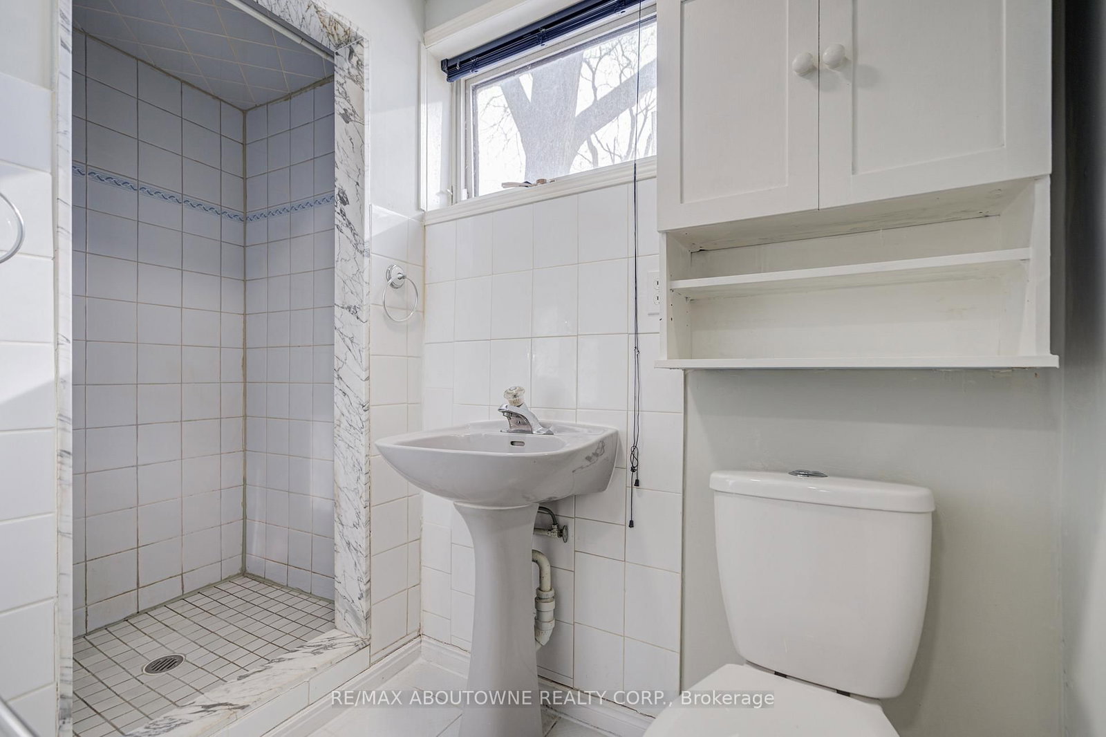 Townhouse sold at 100 Oakdale Drive, Oakville, Ontario, L6H 1J3 - College Park - MLS: W12801364