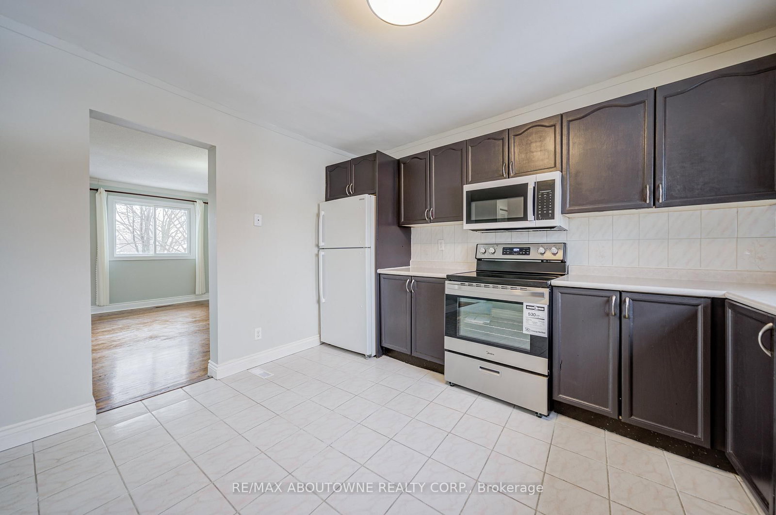 Townhouse sold at 100 Oakdale Drive, Oakville, Ontario, L6H 1J3 - College Park - MLS: W12801364