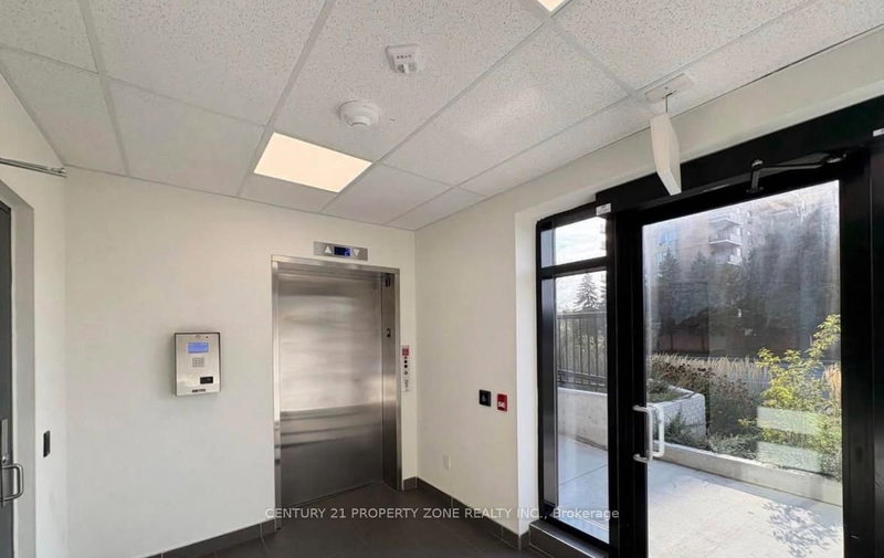 301 - 3401 Ridgeway Dr, Mississauga, L5L 5T3 | Image 2