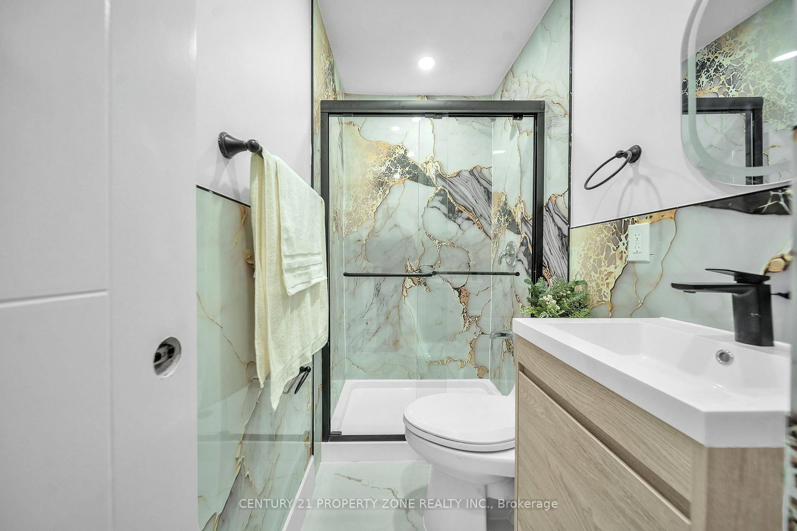 Detached House for sale at 102 Prince Charles Drive, Halton Hills, Ontario, L7G 3V6 - Georgetown - MLS: W12802224