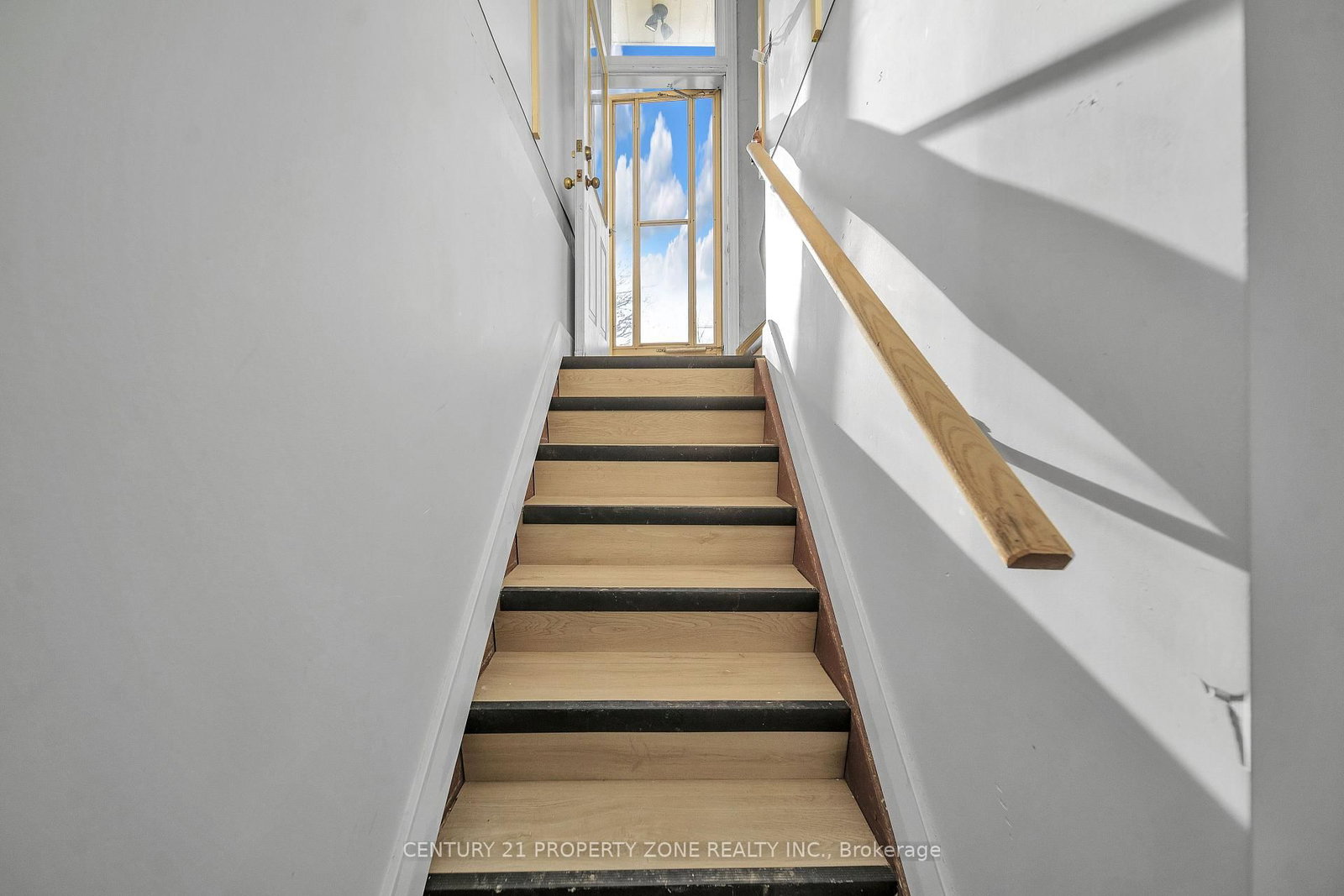 Detached House for sale at 102 Prince Charles Drive, Halton Hills, Ontario, L7G 3V6 - Georgetown - MLS: W12802224