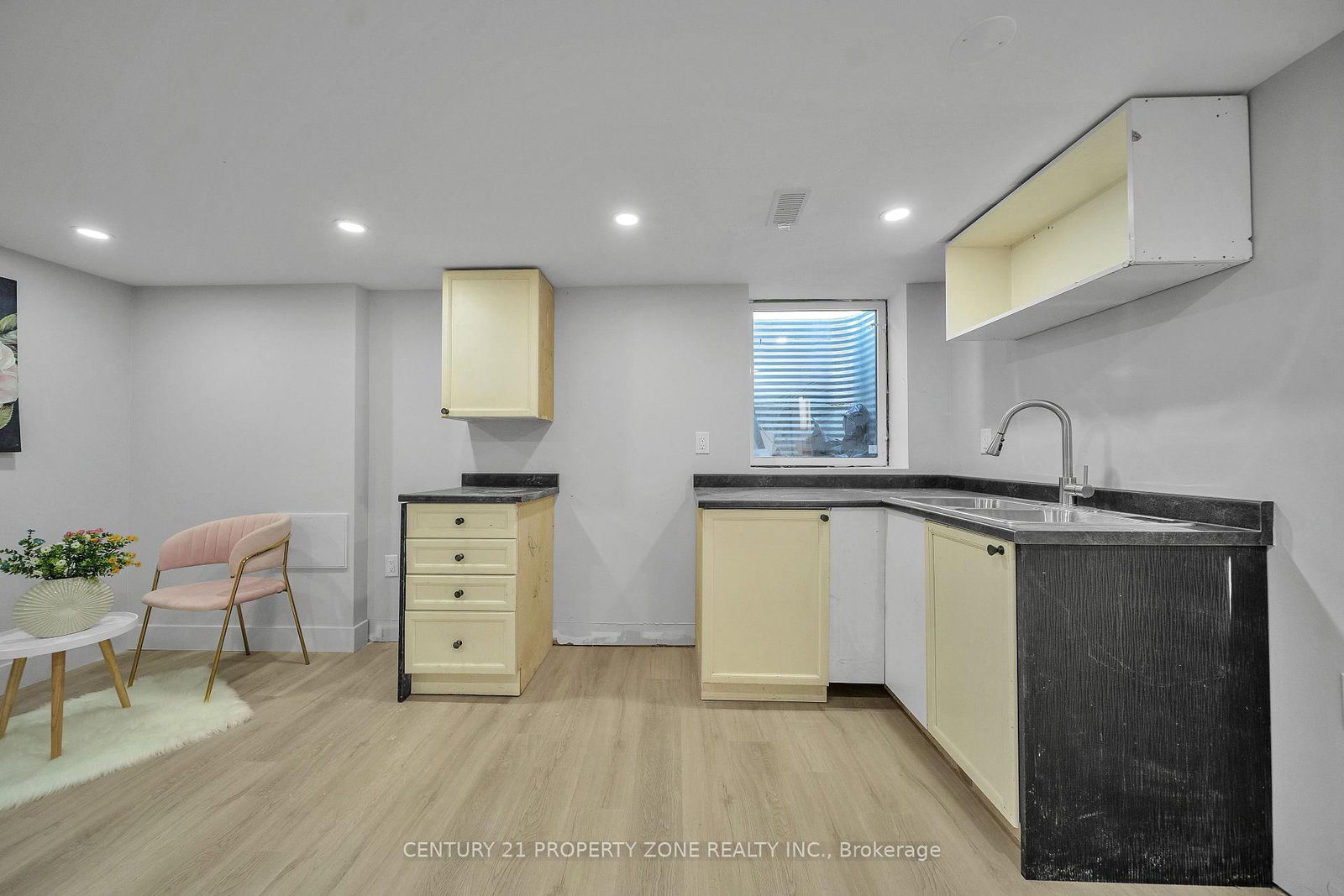 Detached House for sale at 102 Prince Charles Drive, Halton Hills, Ontario, L7G 3V6 - Georgetown - MLS: W12802224