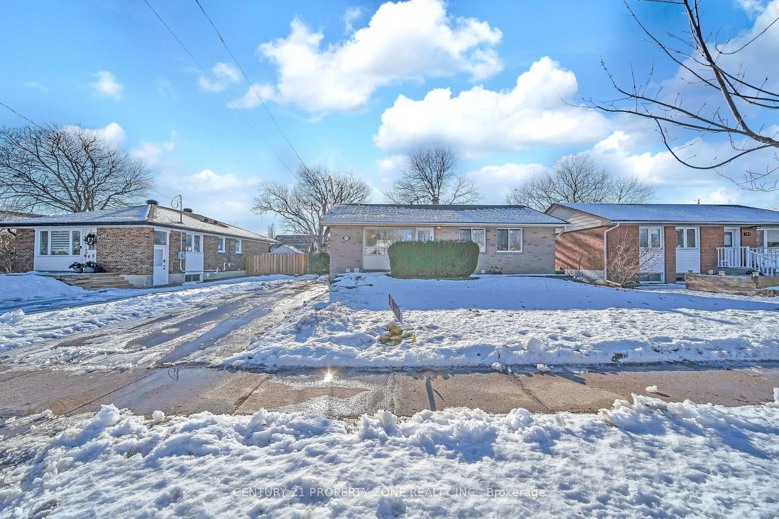 Detached House for sale at 102 Prince Charles Drive, Halton Hills, Ontario, L7G 3V6 - Georgetown - MLS: W12802224