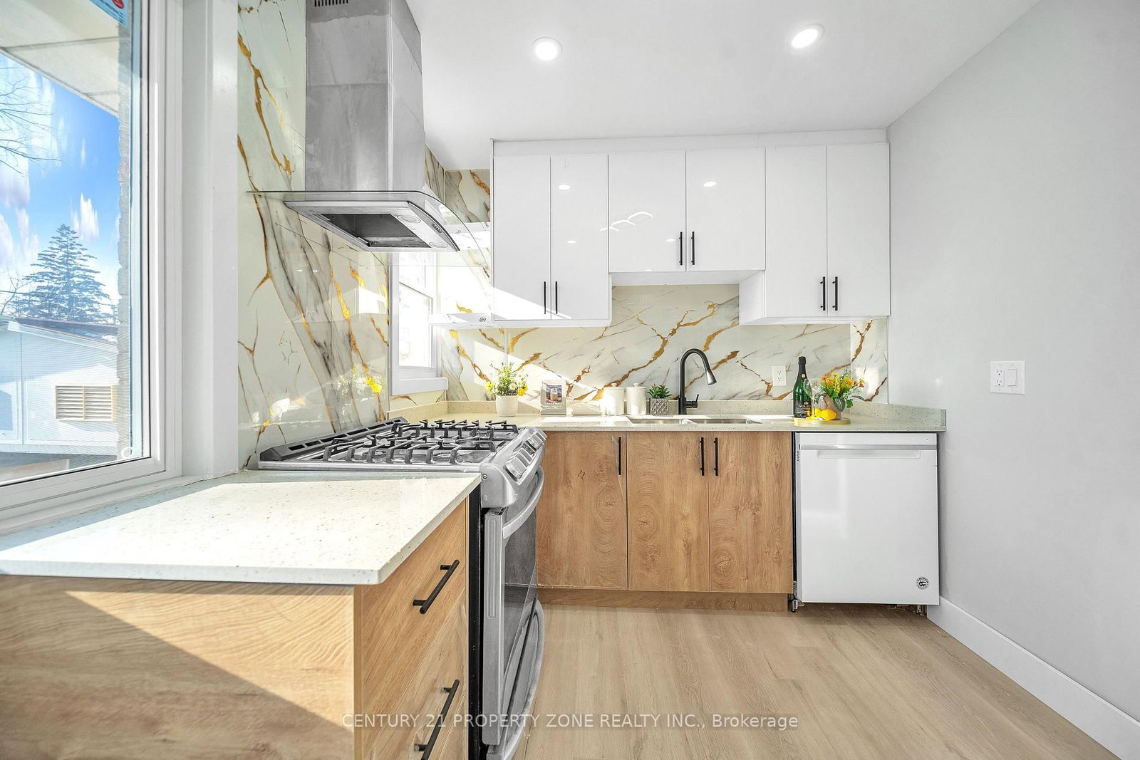 Detached House for sale at 102 Prince Charles Drive, Halton Hills, Ontario, L7G 3V6 - Georgetown - MLS: W12802224