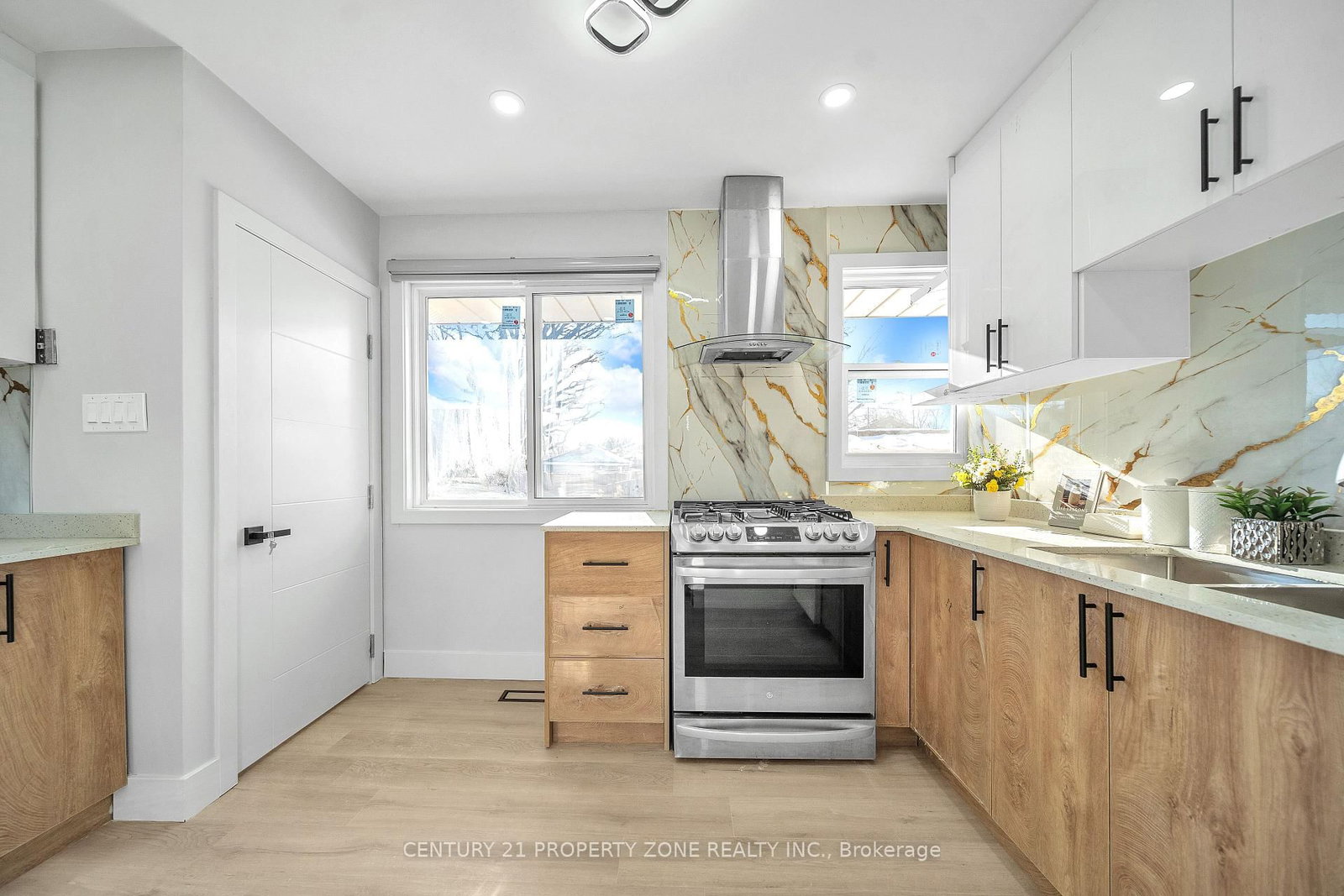 Detached House for sale at 102 Prince Charles Drive, Halton Hills, Ontario, L7G 3V6 - Georgetown - MLS: W12802224