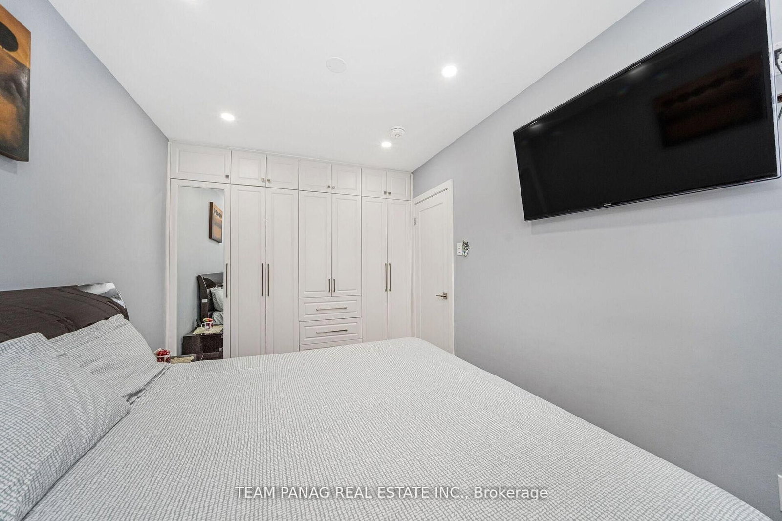 Semi-Detached House for sale at 8 Benton Street, Brampton, Ontario, L6W 3B9 - Brampton East - MLS: W12802386