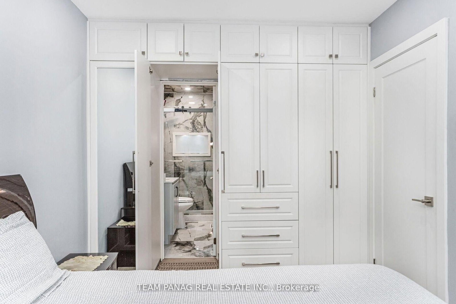 Semi-Detached House for sale at 8 Benton Street, Brampton, Ontario, L6W 3B9 - Brampton East - MLS: W12802386