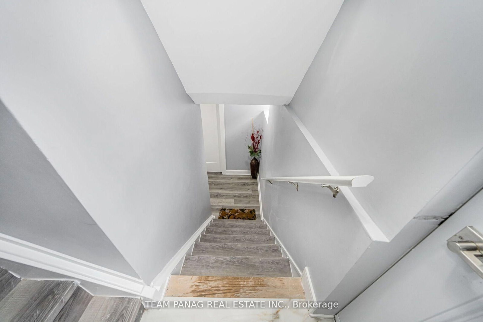 Semi-Detached House for sale at 8 Benton Street, Brampton, Ontario, L6W 3B9 - Brampton East - MLS: W12802386