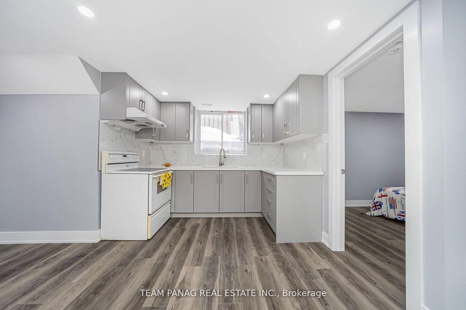 Semi-Detached House for sale at 8 Benton Street, Brampton, Ontario, L6W 3B9 - Brampton East - MLS: W12802386