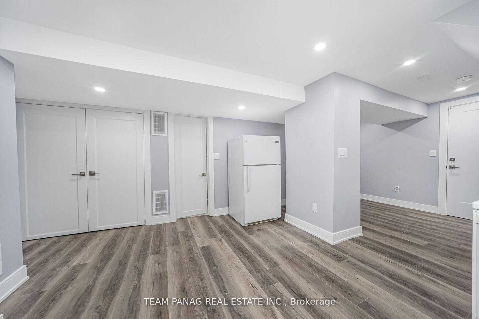 Semi-Detached House for sale at 8 Benton Street, Brampton, Ontario, L6W 3B9 - Brampton East - MLS: W12802386