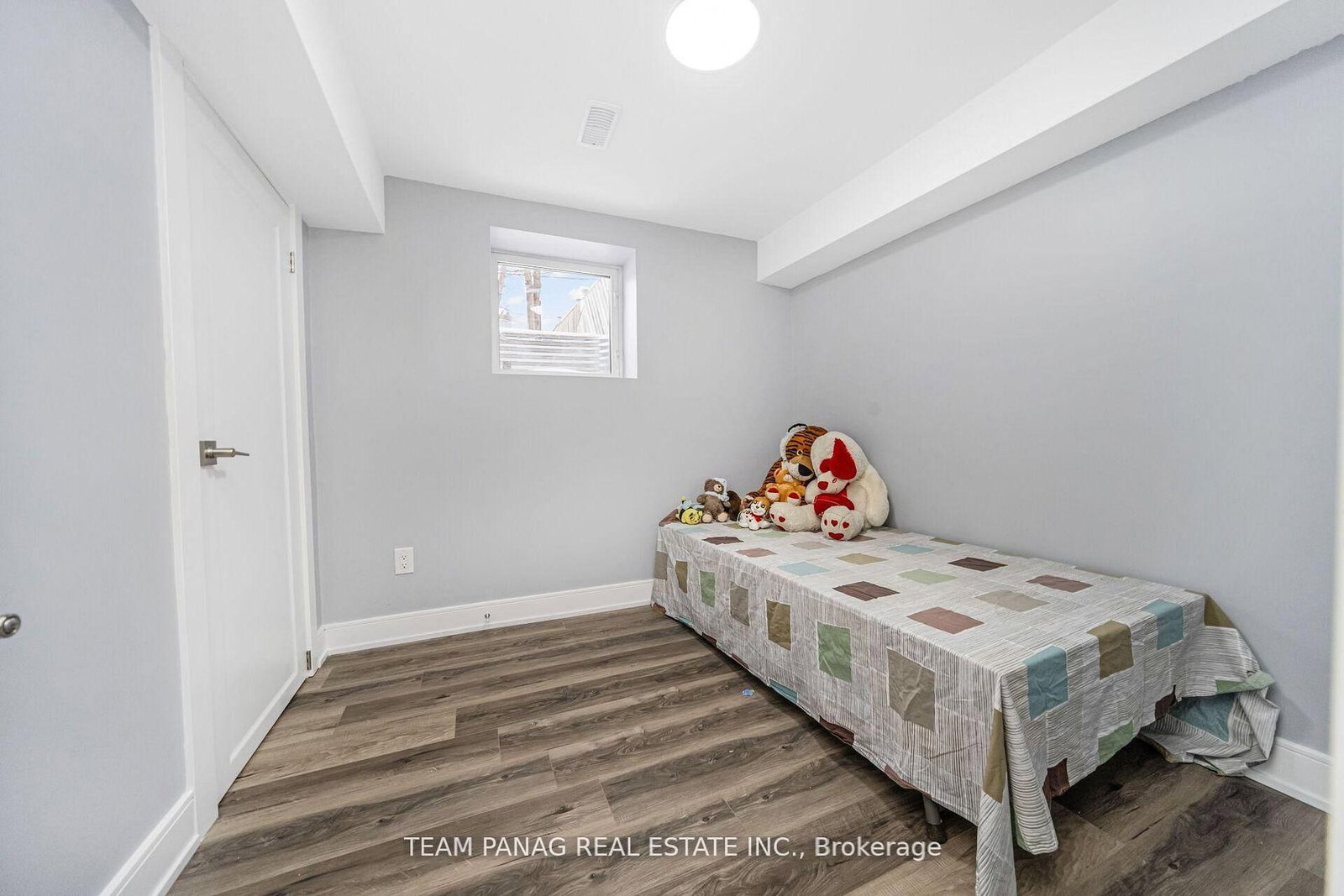 Semi-Detached House for sale at 8 Benton Street, Brampton, Ontario, L6W 3B9 - Brampton East - MLS: W12802386