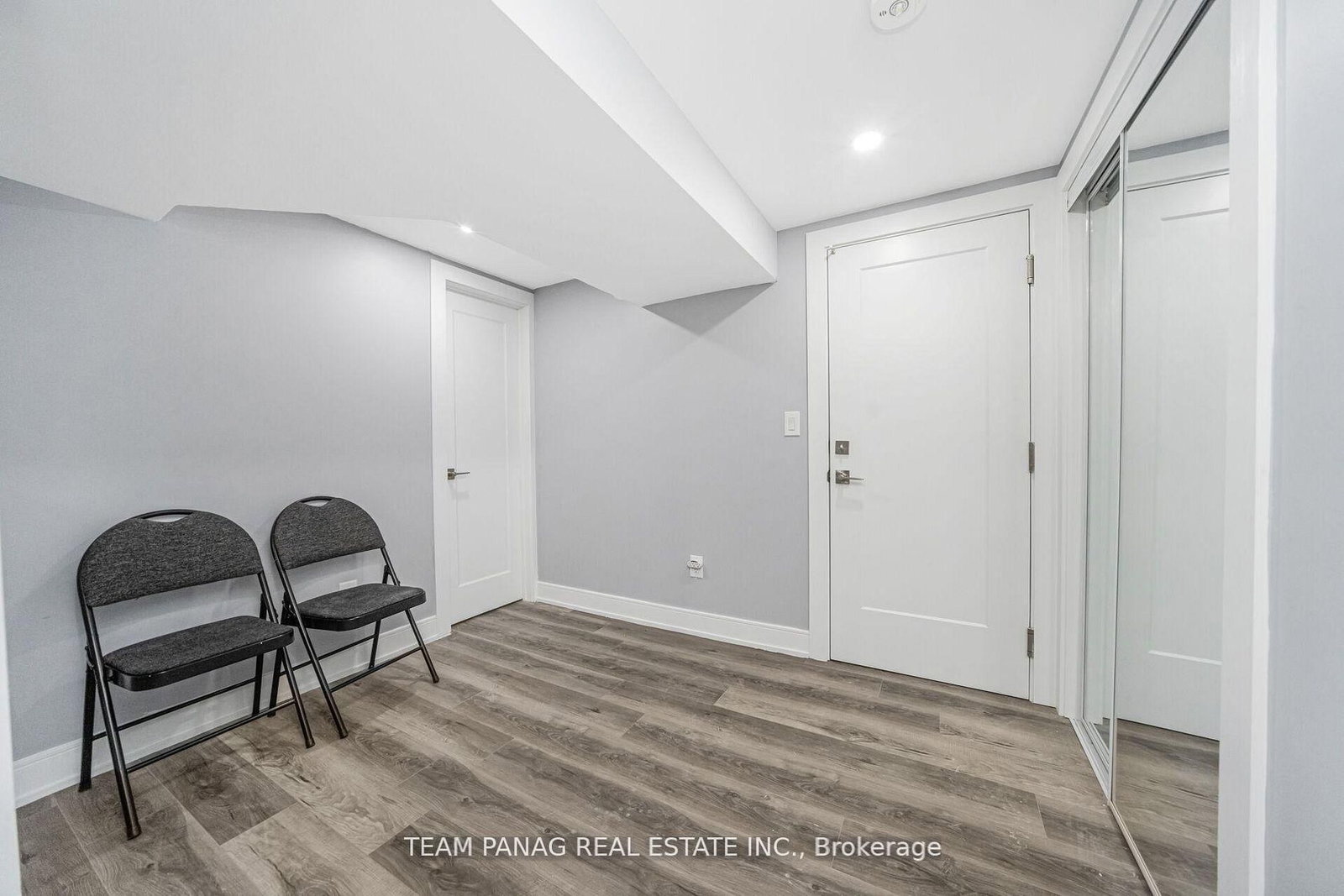 Semi-Detached House for sale at 8 Benton Street, Brampton, Ontario, L6W 3B9 - Brampton East - MLS: W12802386