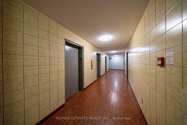 909 - 390 Dixon Road