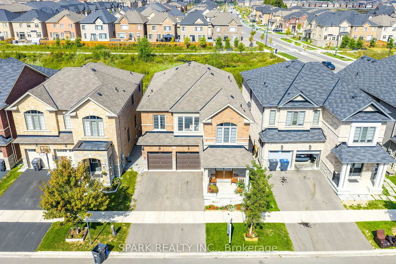 5 Boathouse Rd, Brampton, L7A 5B4 | Image 2