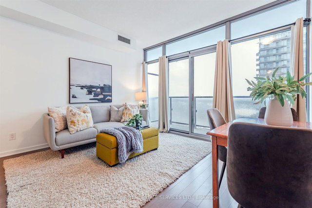 2012 - 105 The Queensway Avenue