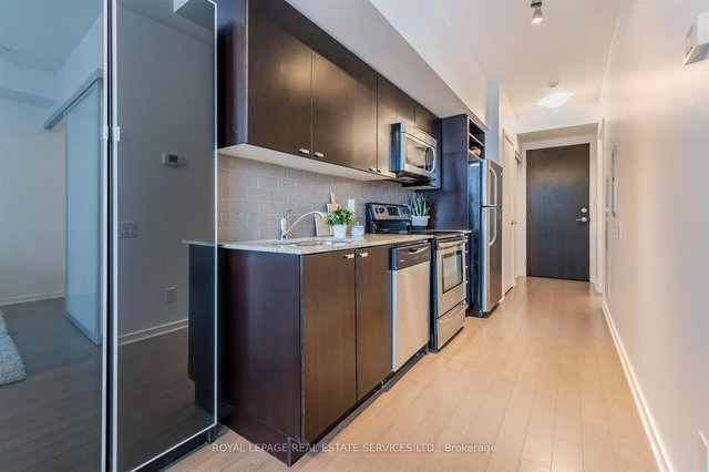 2012 - 105 The Queensway Avenue