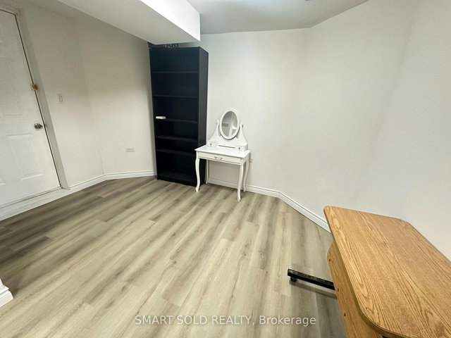 4211 Murray Hill Crescent