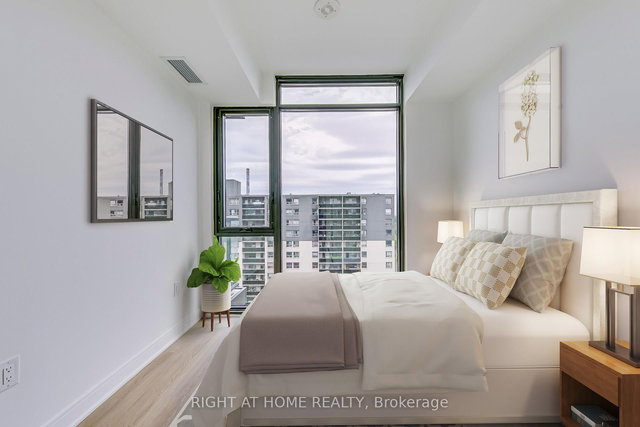 912 - 86 Dundas Street E