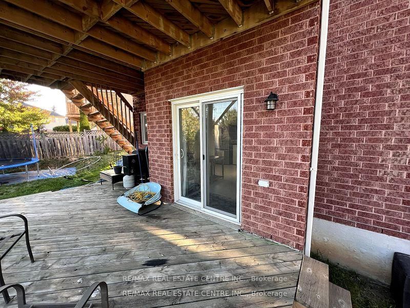 22 Lawton Crt, Orangeville, L9W 4X4 | Image 2