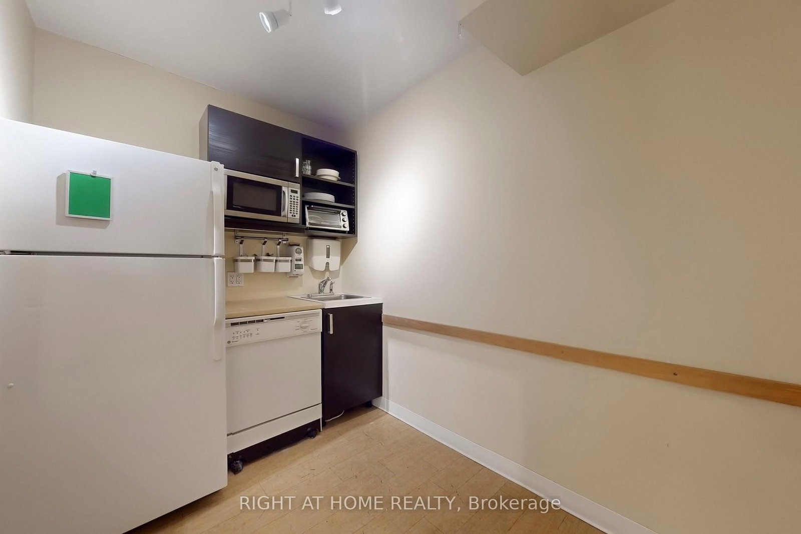 2390A Bloor Street W - Photo 11