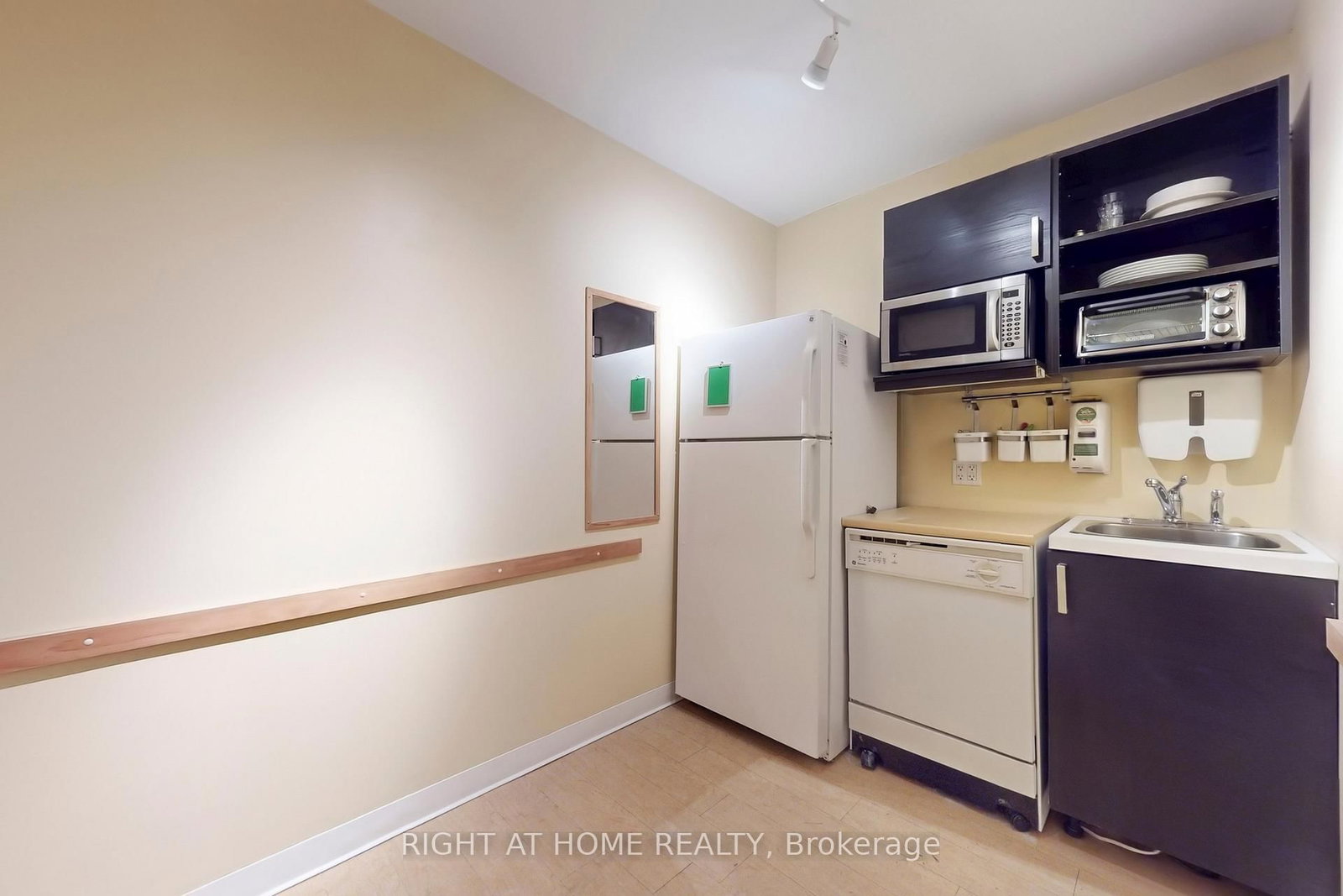 2390A Bloor Street W - Photo 12