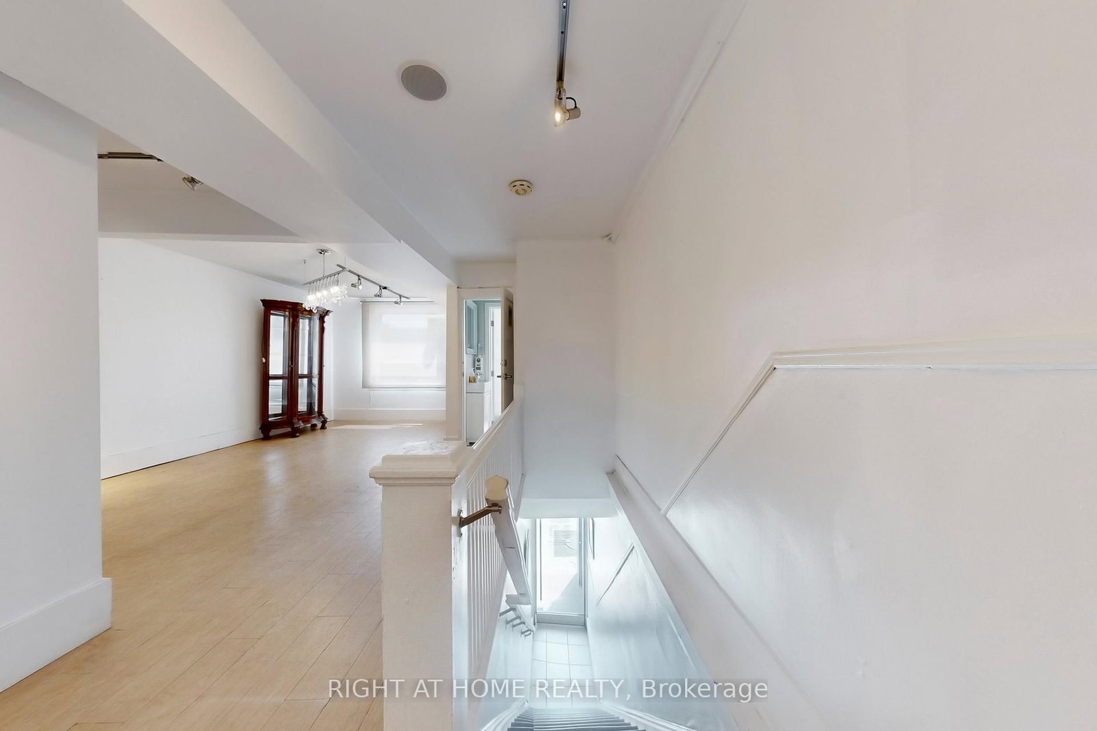 2390A Bloor Street W - Photo 33