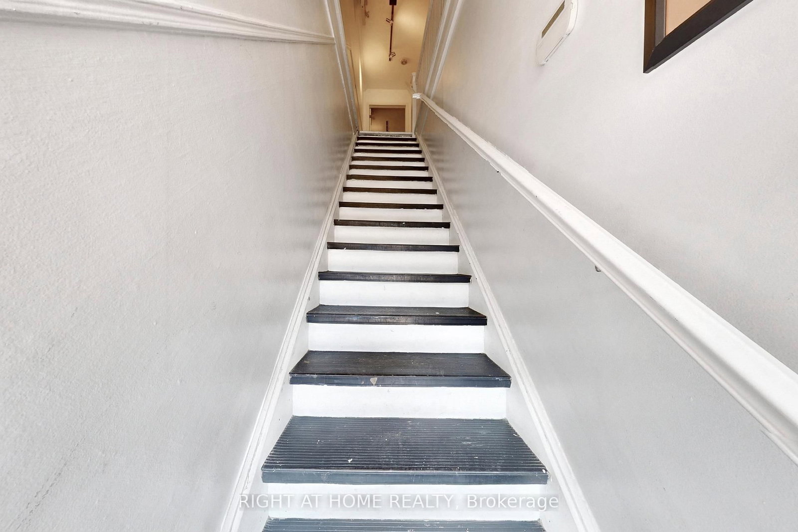 2390A Bloor Street W - Photo 34