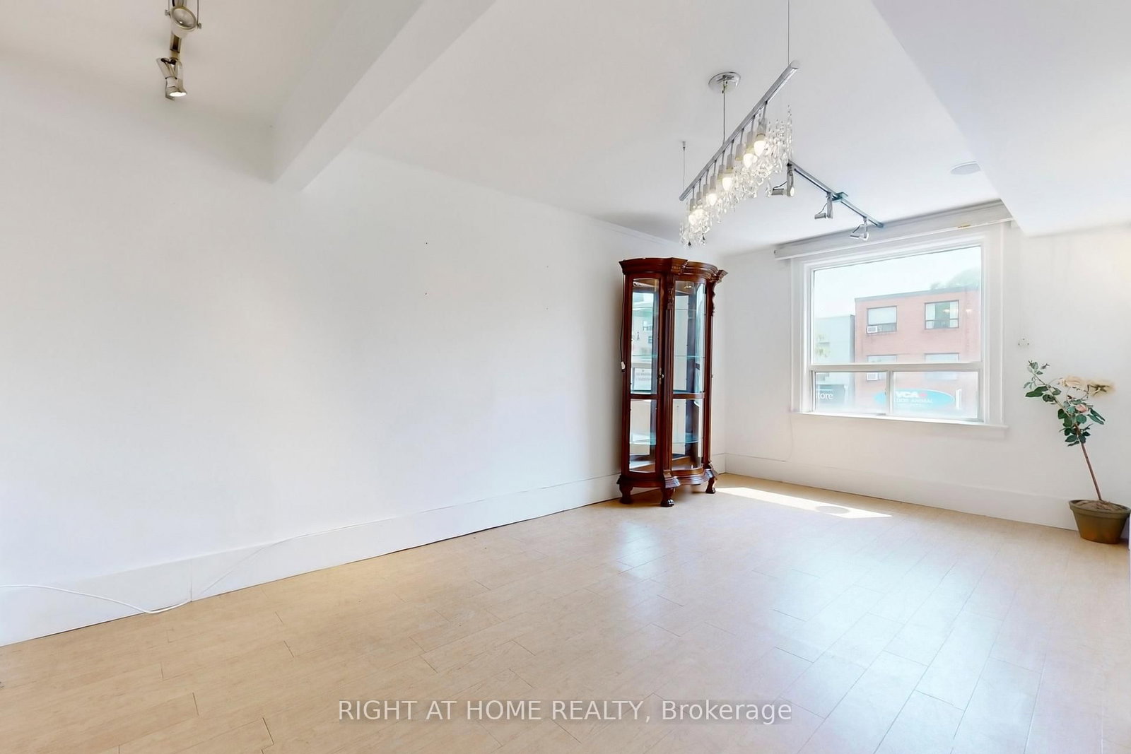 2390A Bloor Street W - Photo 5