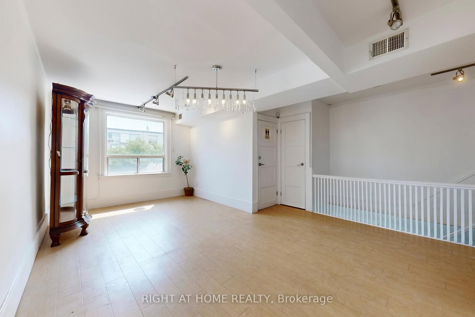 2390A Bloor Street W - Photo 6