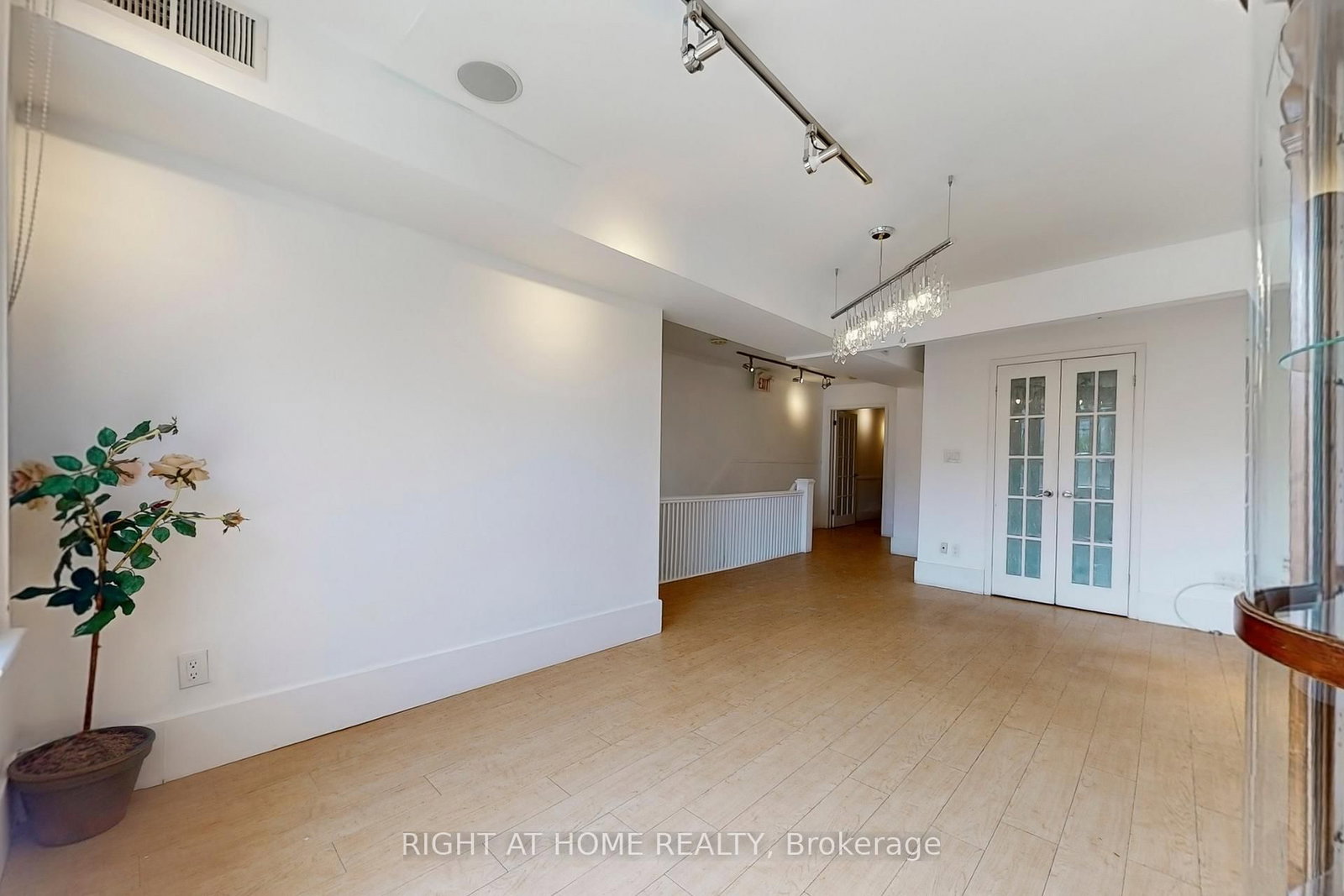 2390A Bloor Street W - Photo 8