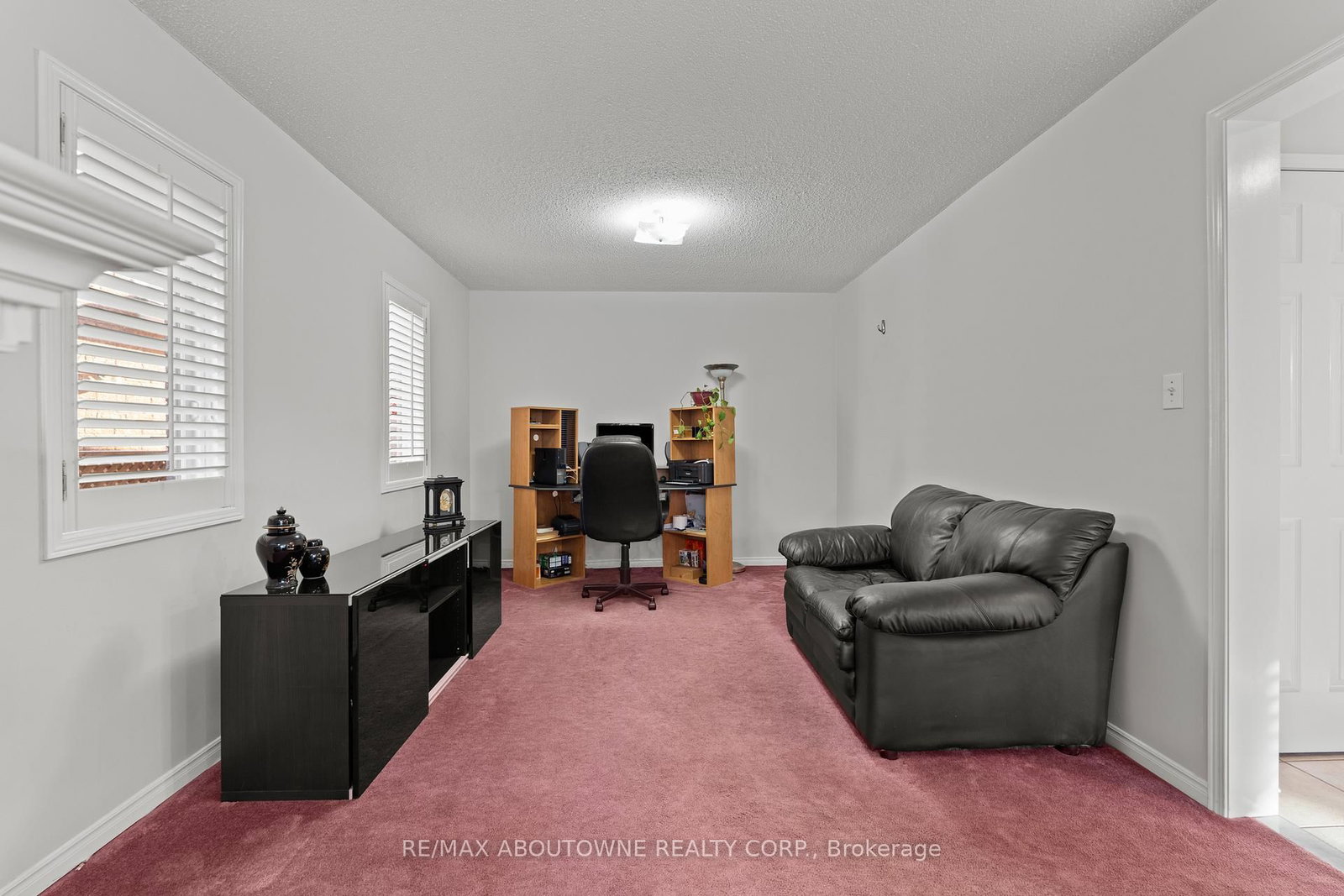 Detached House for sale at 49 Lockwood Road, Brampton, Ontario, L6Y 4T7 - Fletcher's West - MLS: W12804904