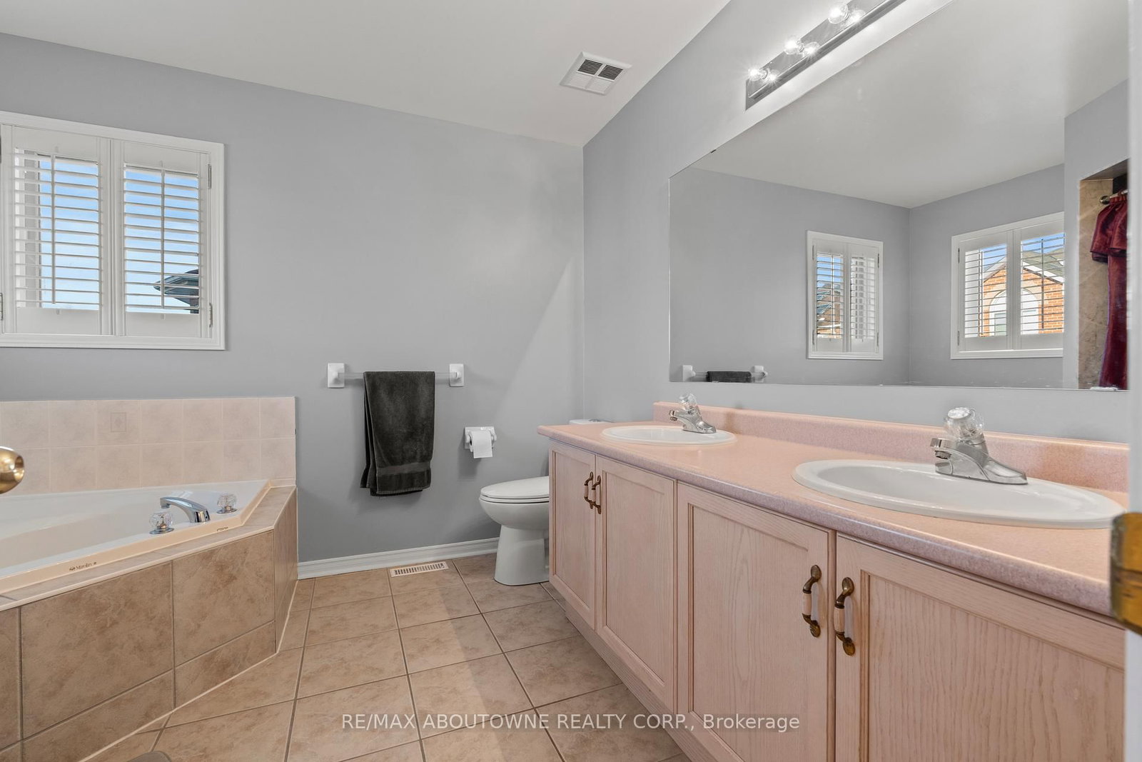 Detached House for sale at 49 Lockwood Road, Brampton, Ontario, L6Y 4T7 - Fletcher's West - MLS: W12804904