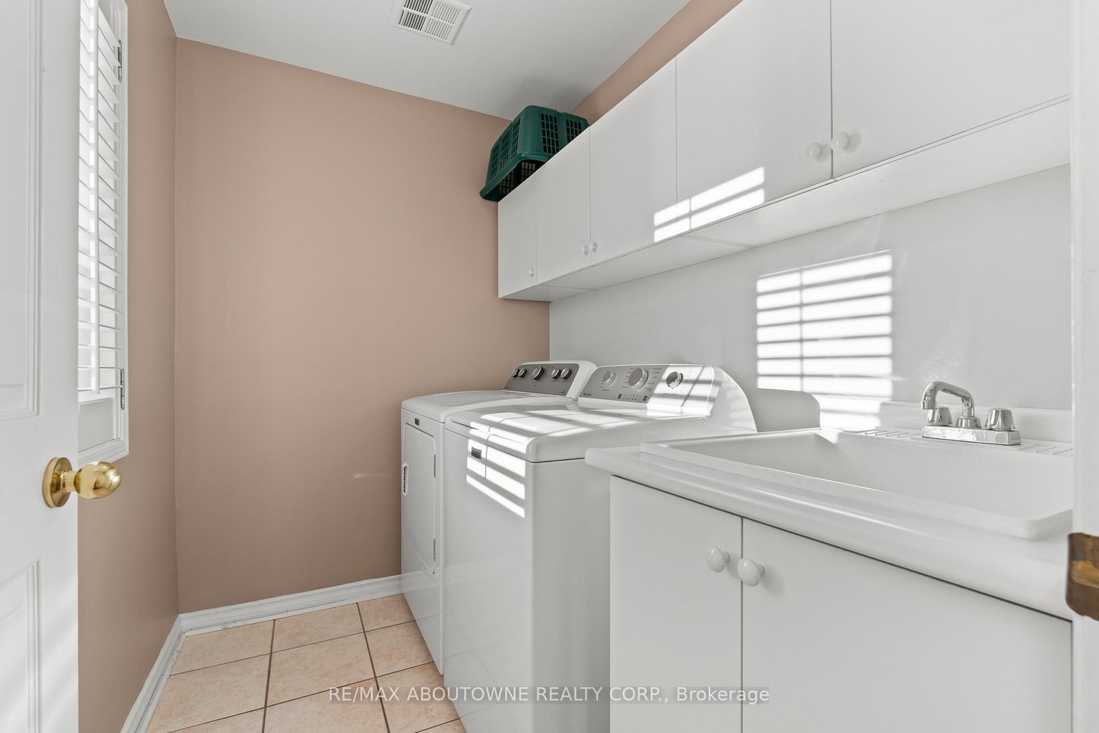 Detached House for sale at 49 Lockwood Road, Brampton, Ontario, L6Y 4T7 - Fletcher's West - MLS: W12804904