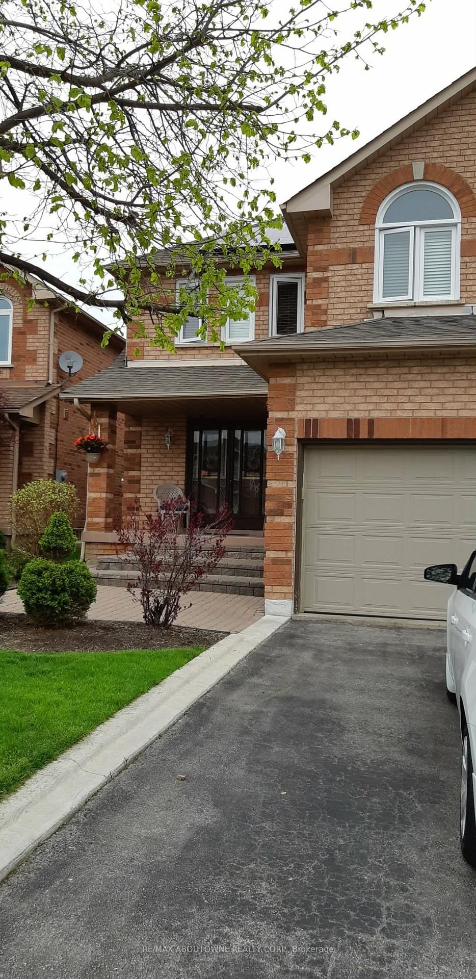 Detached House for sale at 49 Lockwood Road, Brampton, Ontario, L6Y 4T7 - Fletcher's West - MLS: W12804904