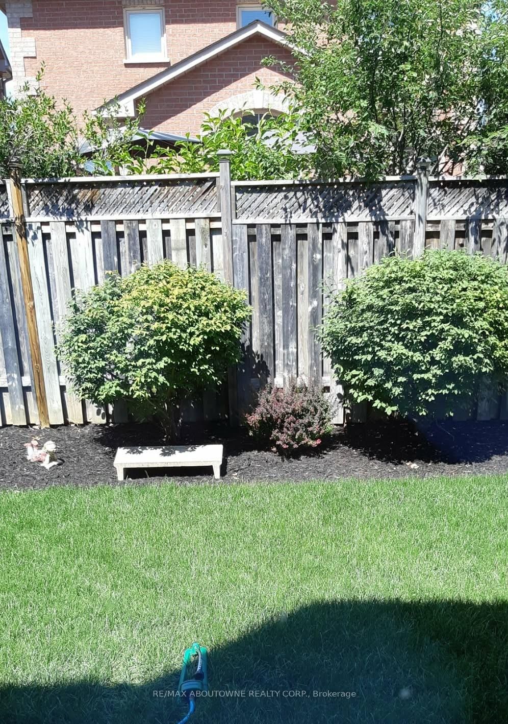 Detached House for sale at 49 Lockwood Road, Brampton, Ontario, L6Y 4T7 - Fletcher's West - MLS: W12804904