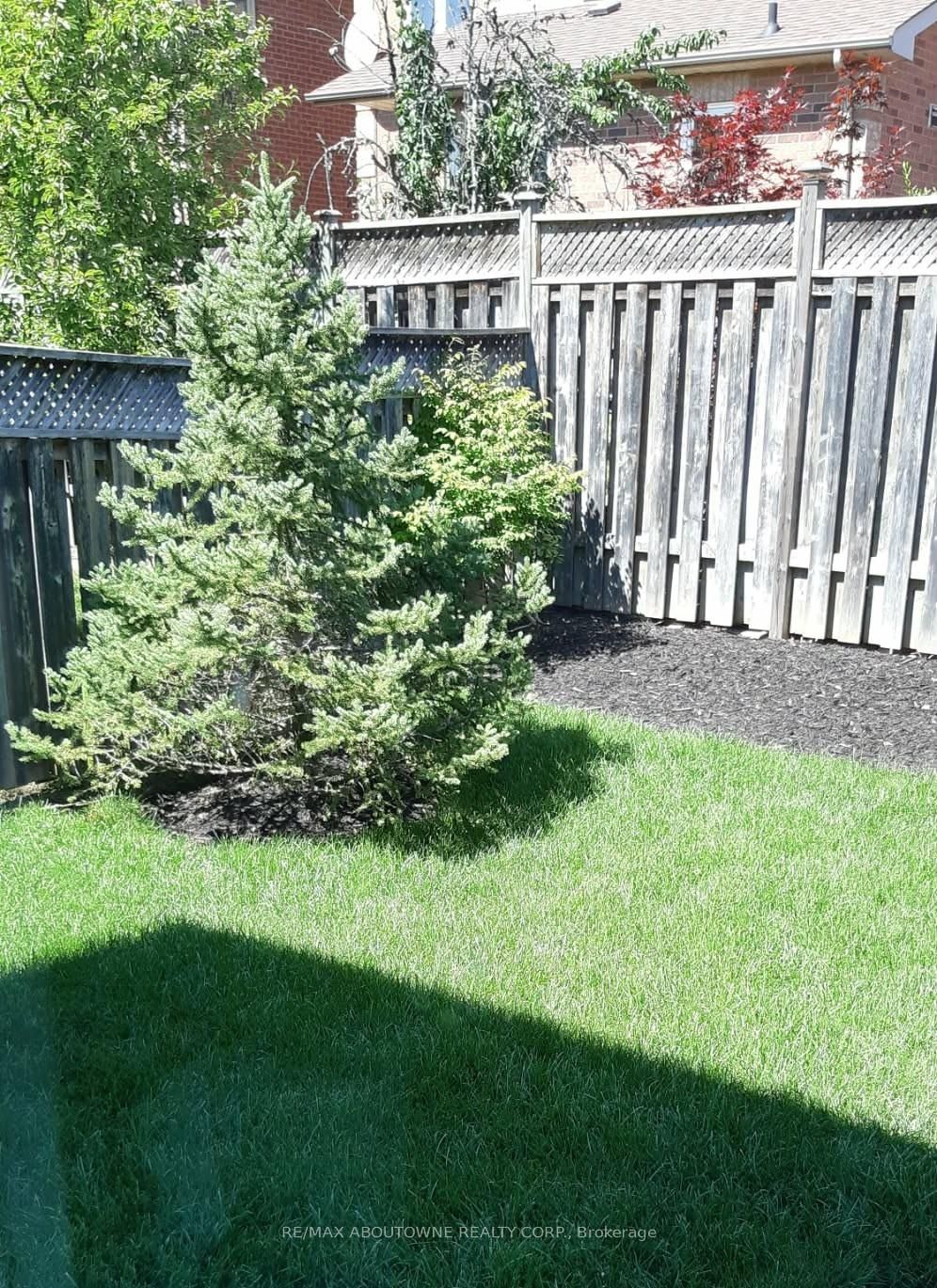 Detached House for sale at 49 Lockwood Road, Brampton, Ontario, L6Y 4T7 - Fletcher's West - MLS: W12804904