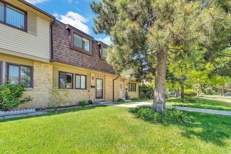 102 - 105 Hansen Rd N, Brampton, L6V 3C9 | Image 2